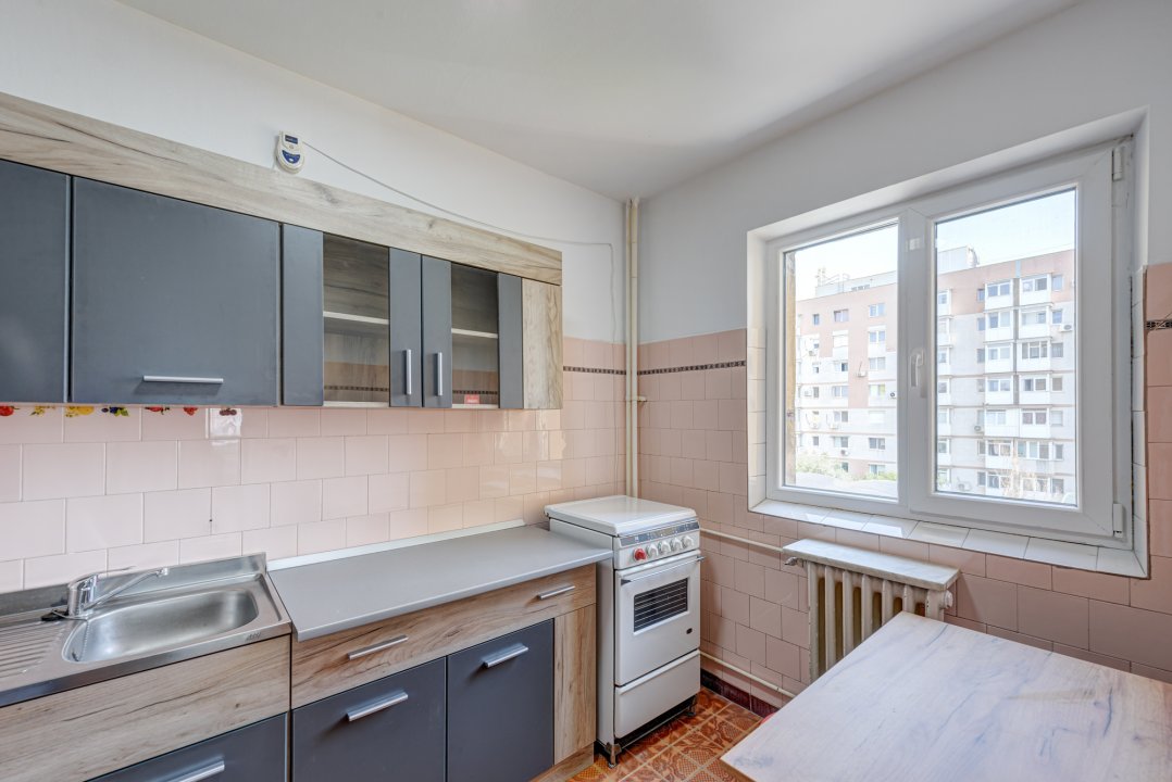 Inchiriere apartament 3 camere, parcare inclusa, Prelungirea Ghencea