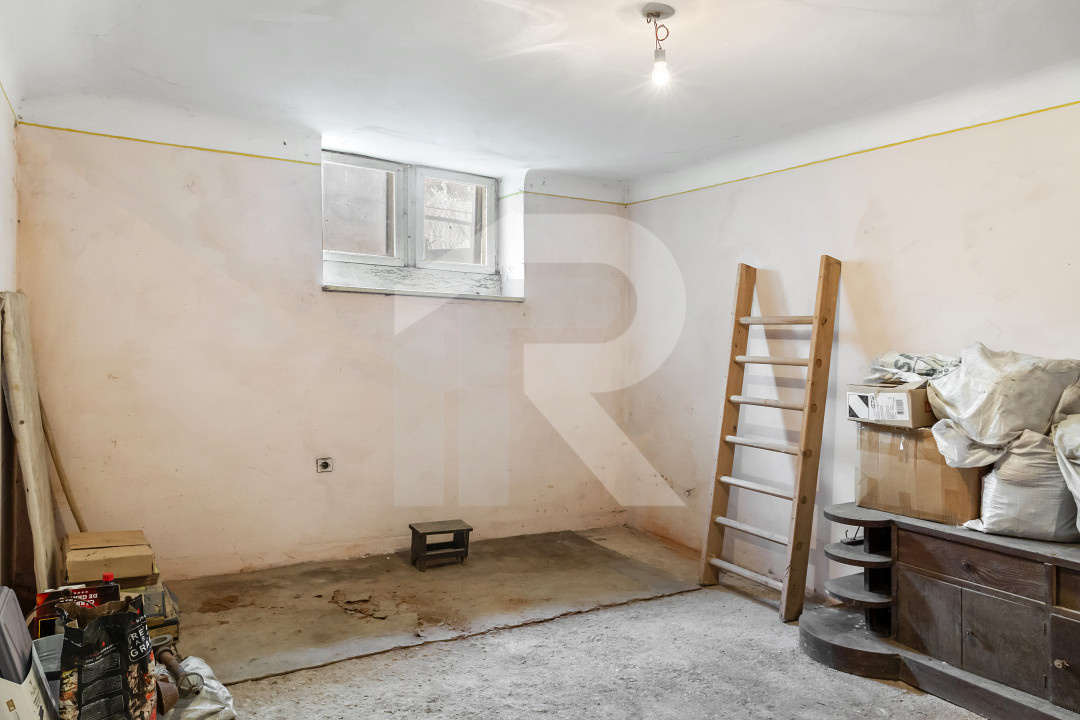 Casa  si teren 300 mp | singur curte | Matei Voievod