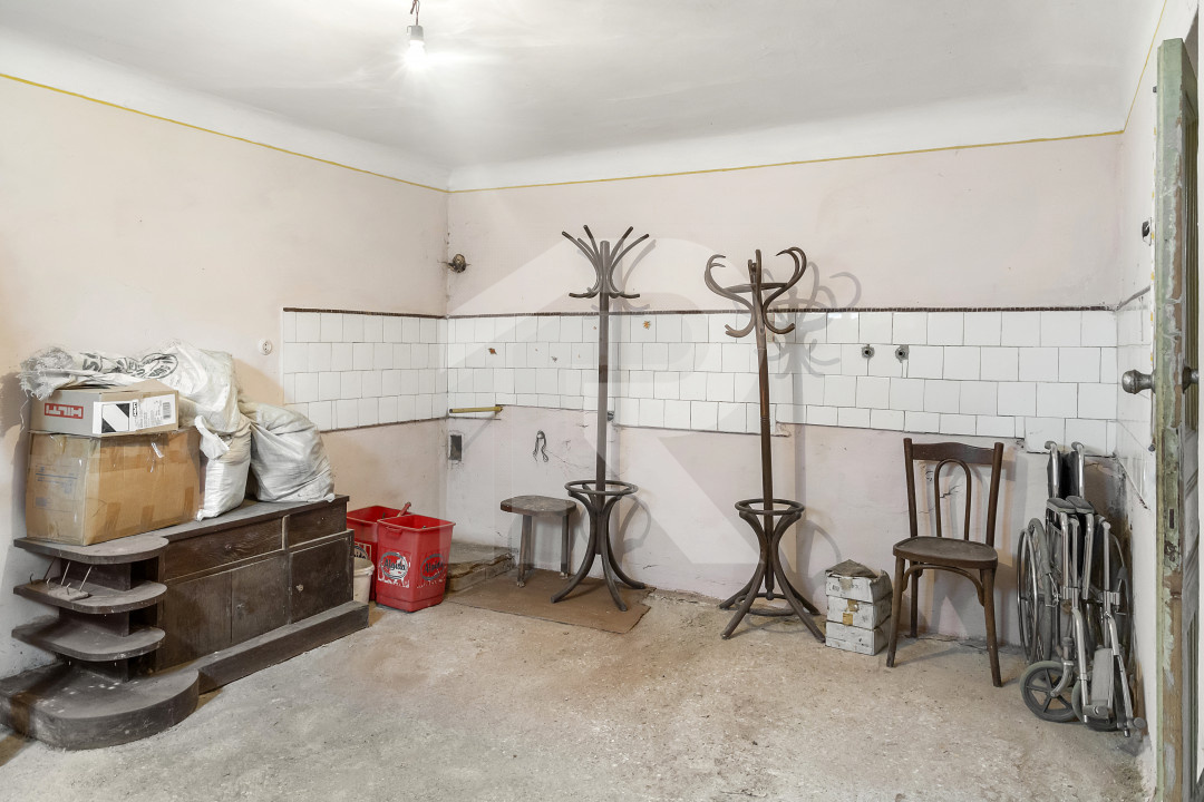 Casa  si teren 300 mp | singur curte | Matei Voievod