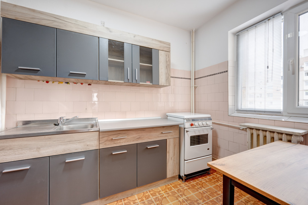 Inchiriere 3 camere, LOC PARCARE SI GARAJ, Prelungirea Ghencea