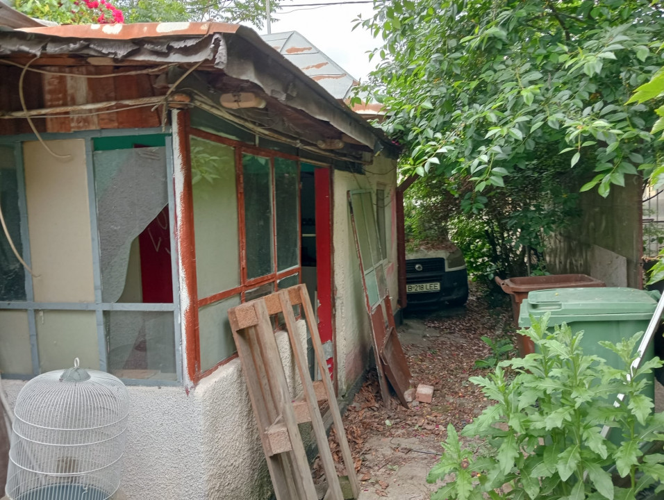 SUPER OCAZIE SE VINDE TEREN CU O CASA DEMOLABILA IN ZONA MIHALACHE