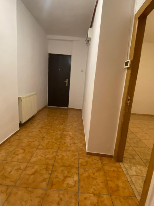 Garsonieră decomandată – 32 mp +  beci 40 mp  – Zona Universitate, București