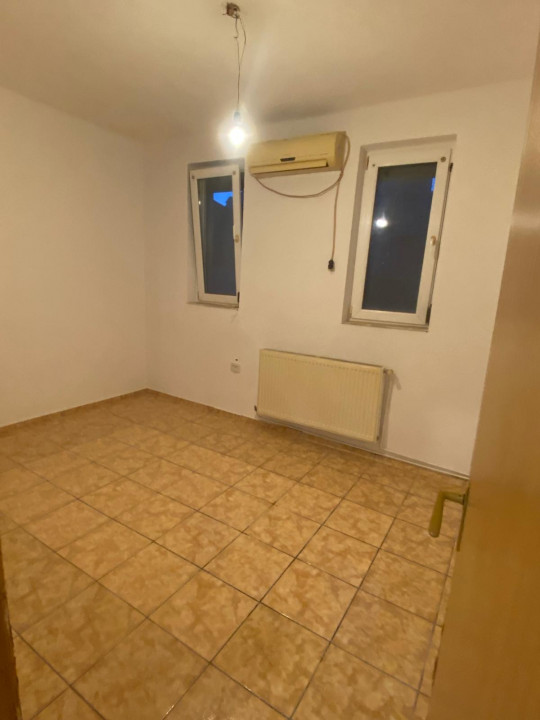 Garsonieră decomandată – 32 mp +  beci 40 mp  – Zona Universitate, București