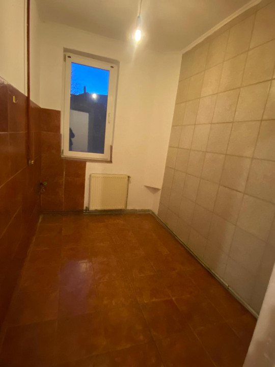 Garsonieră decomandată – 32 mp +  beci 40 mp  – Zona Universitate, București