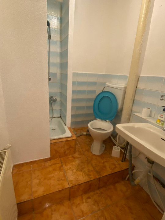 Garsonieră decomandată – 32 mp +  beci 40 mp  – Zona Universitate, București