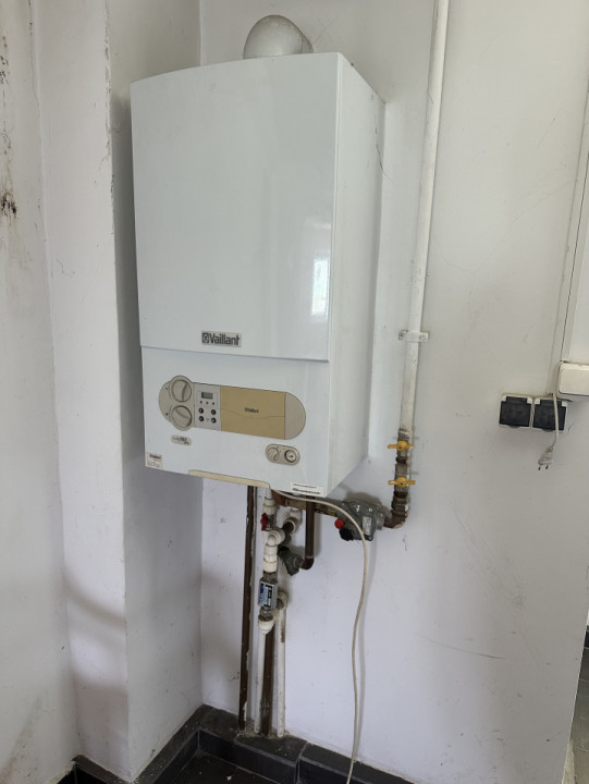 1 DECEMBRIE, 4 CAMERE 98 MP, LOT 22 MP PARCARE!