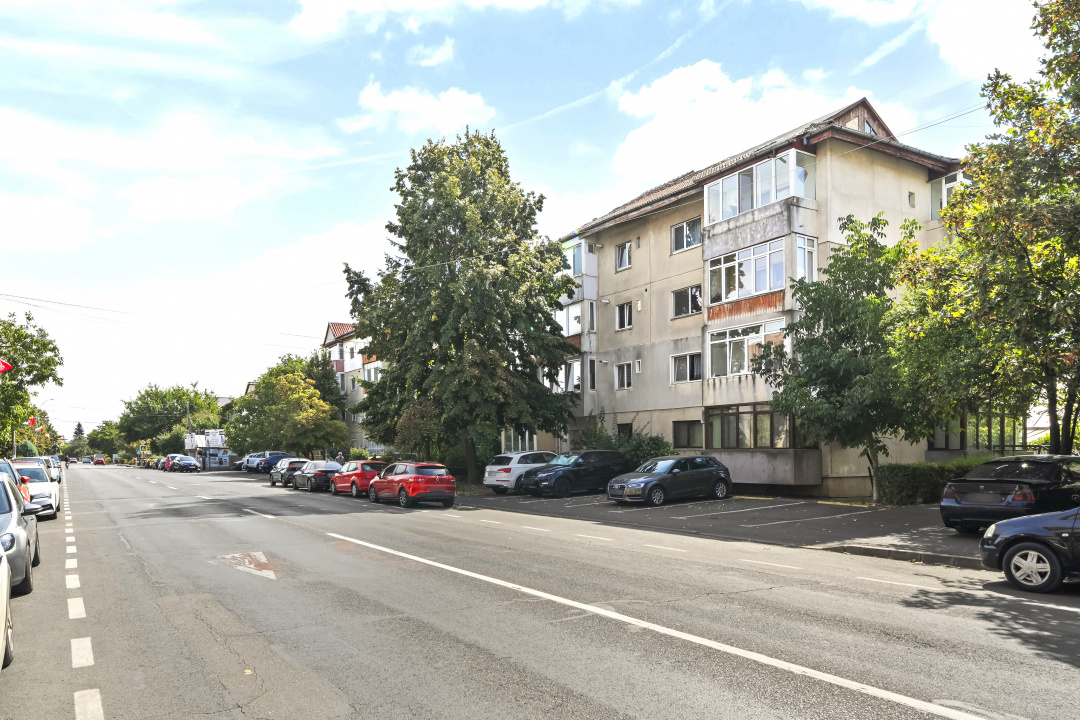 OTOPENI - CENTRAL, APARTAMENT 4 CAMERE 98 MP, ETAJ 1!