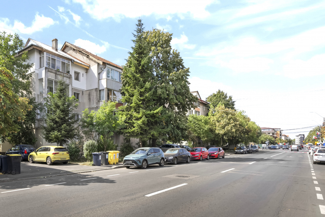 OTOPENI - CENTRAL, APARTAMENT 4 CAMERE 98 MP, ETAJ 1!