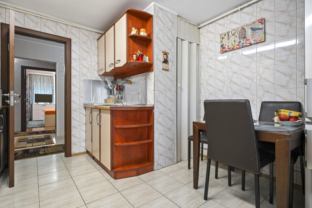 OTOPENI - CENTRAL, APARTAMENT 4 CAMERE 98 MP, ETAJ 1!