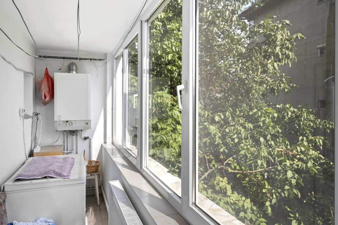 OTOPENI - CENTRAL, APARTAMENT 4 CAMERE 98 MP, ETAJ 1!