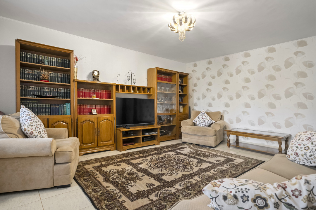 OTOPENI - CENTRAL, APARTAMENT 4 CAMERE 98 MP, ETAJ 1!