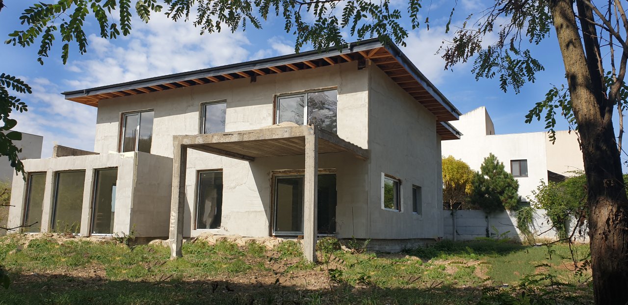 Vila la gri Padurea CERNICA, proiect deosebit, teren 1000 mp