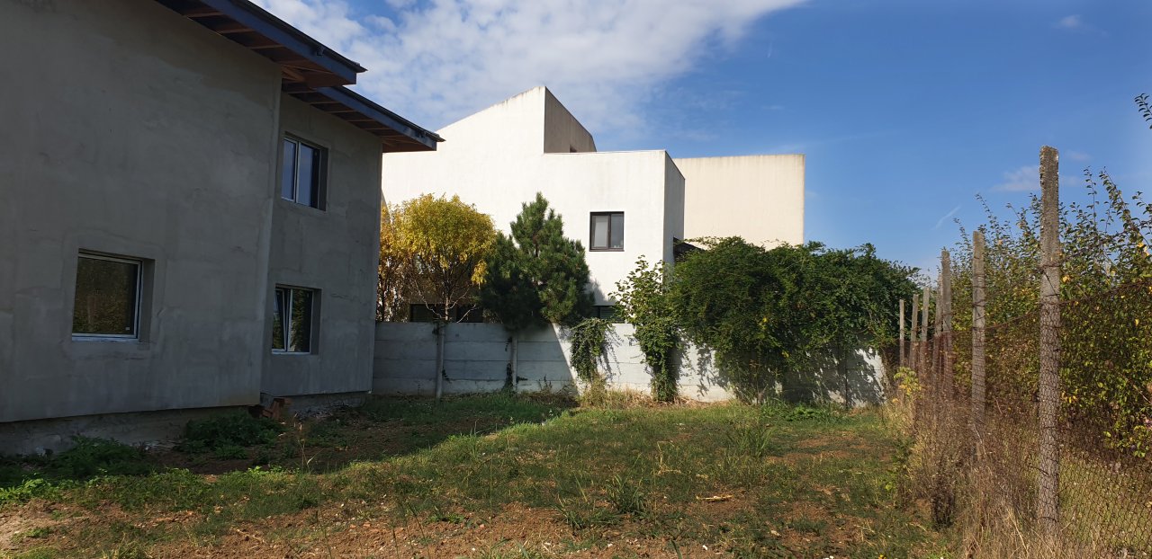 Vila la gri Padurea CERNICA, proiect deosebit, teren 1000 mp