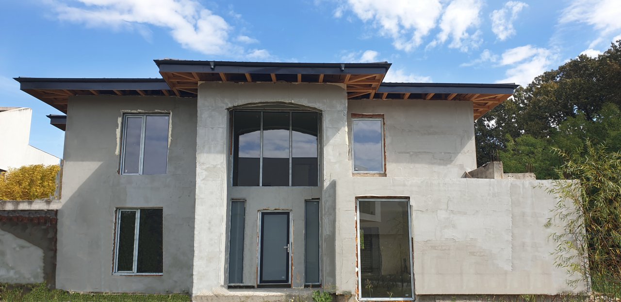 Vila la gri Padurea CERNICA, proiect deosebit, teren 1000 mp