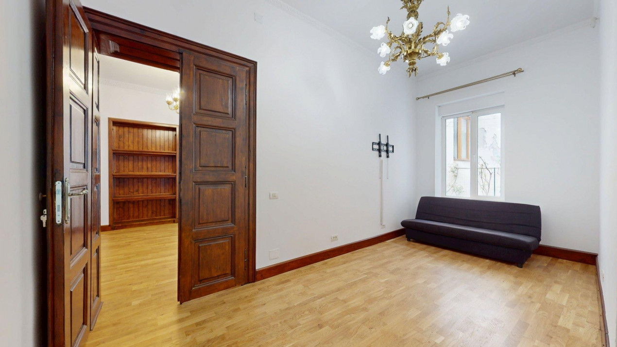 Casă cu șarm istoric lângă Cișmigiu – 6 camere, atrium natural, cramă