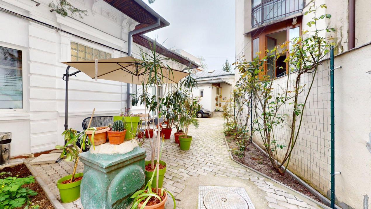 Casă cu șarm istoric lângă Cișmigiu – 6 camere, atrium natural, cramă