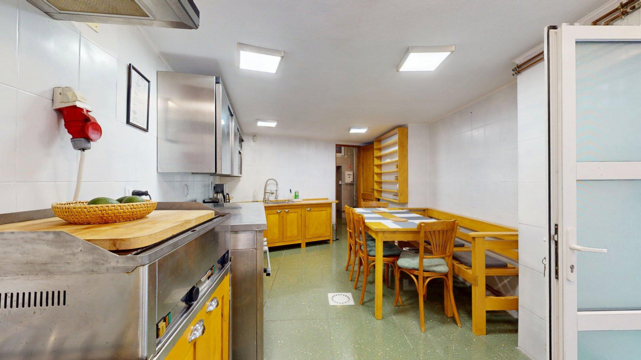 Casă cu șarm istoric lângă Cișmigiu – 6 camere, atrium natural, cramă