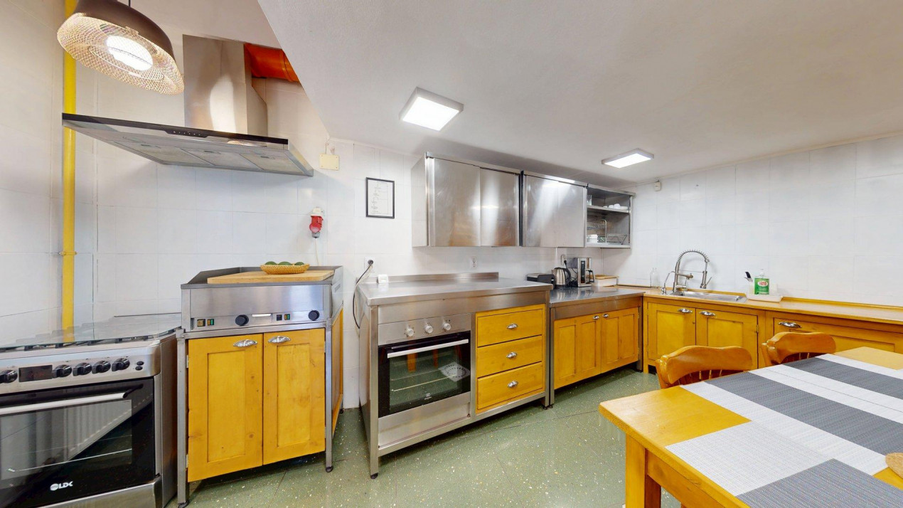 Casă cu șarm istoric lângă Cișmigiu – 6 camere, atrium natural, cramă