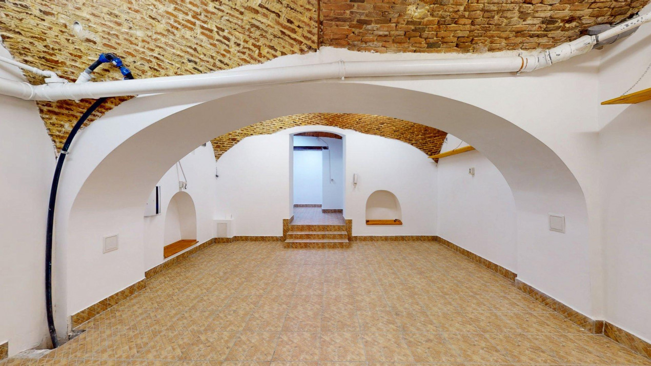 Casă cu șarm istoric lângă Cișmigiu – 6 camere, atrium natural, cramă